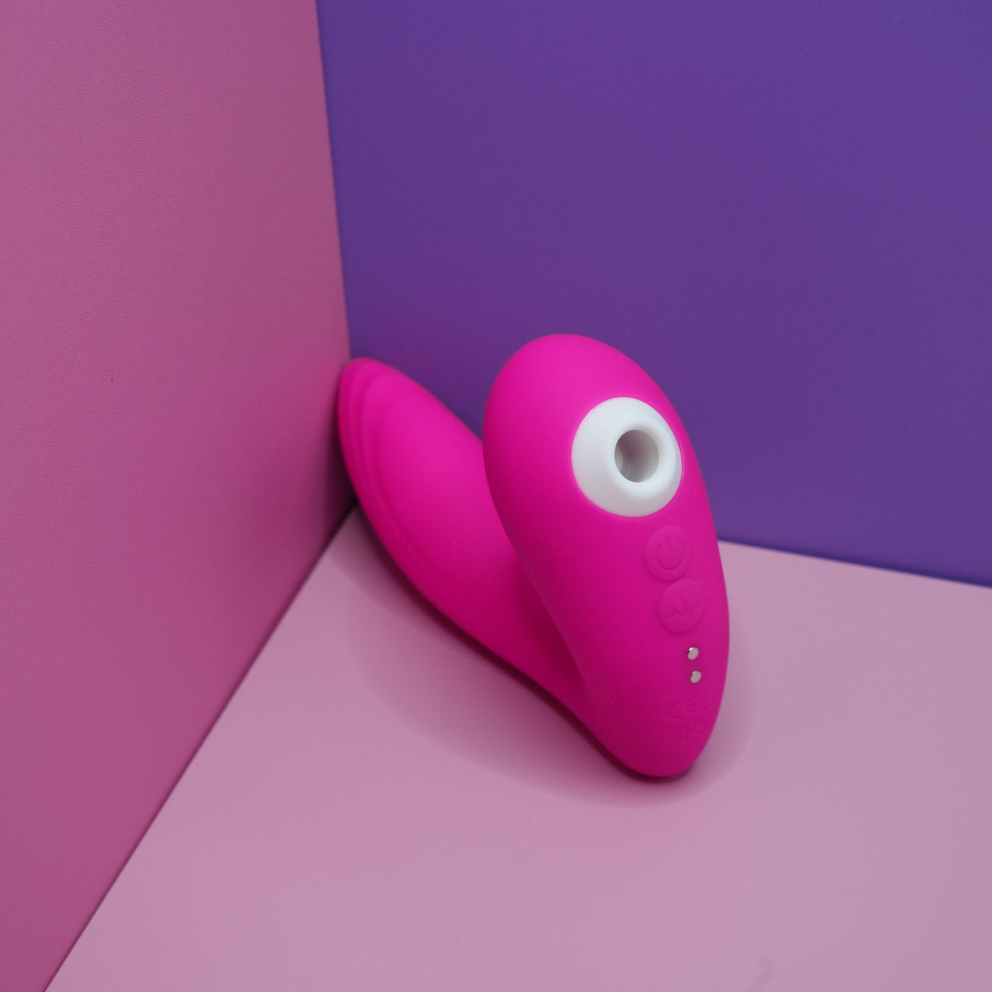 Little Fox Sucking Vibrator